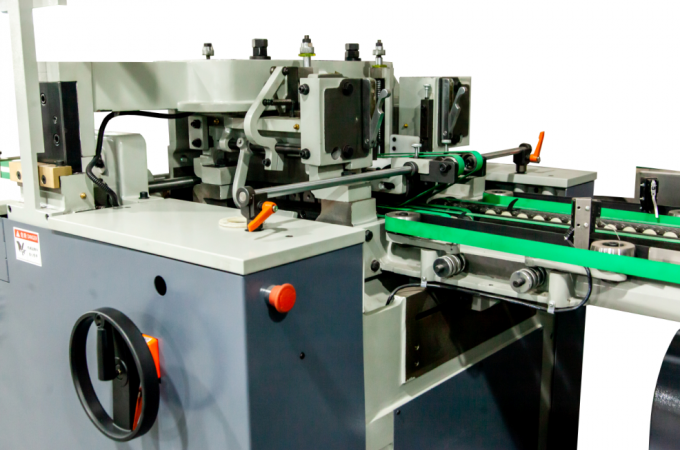 PRY-8D 집합 및 책 Saddle 꿰매기 및 정비 기계 8